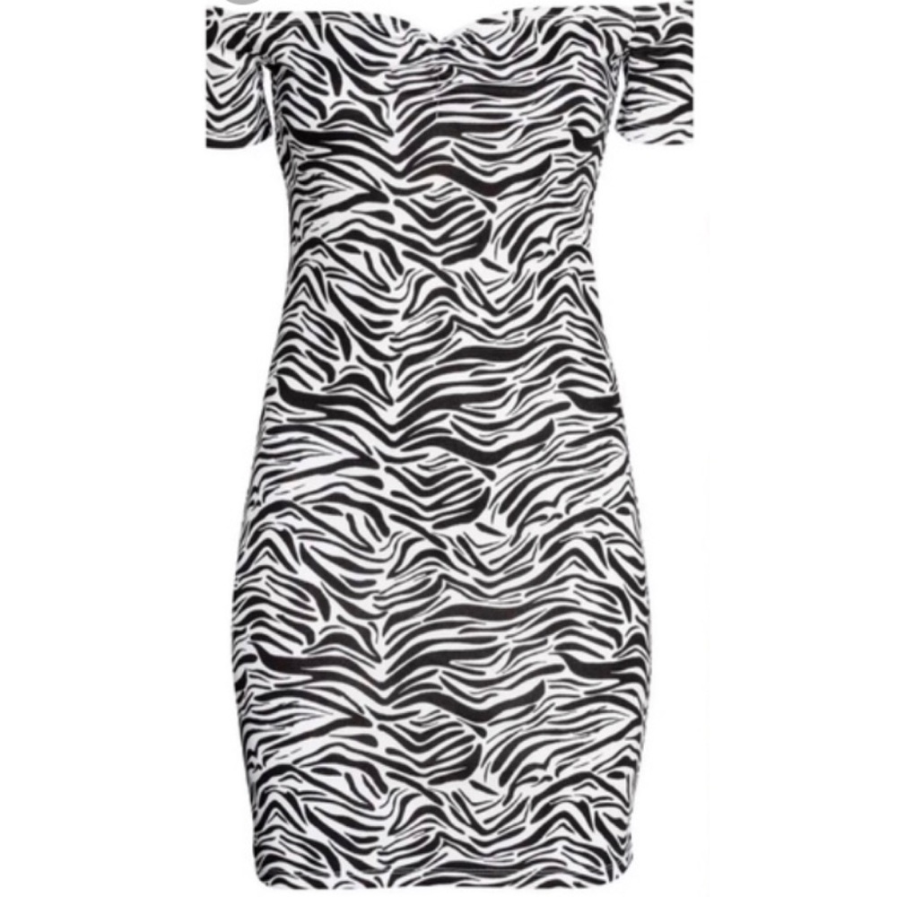 Fun of the shoulder dress